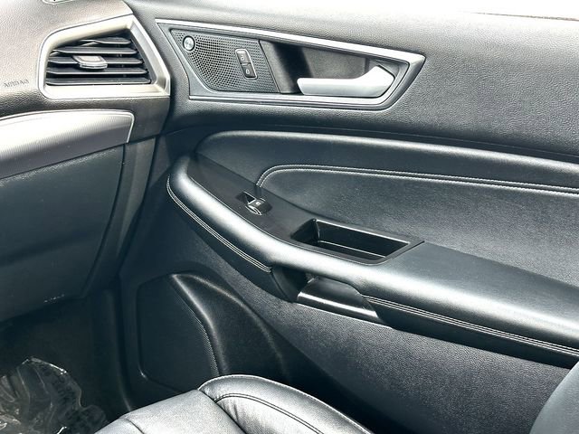 Used 2020 Ford Edge Titanium image 27
