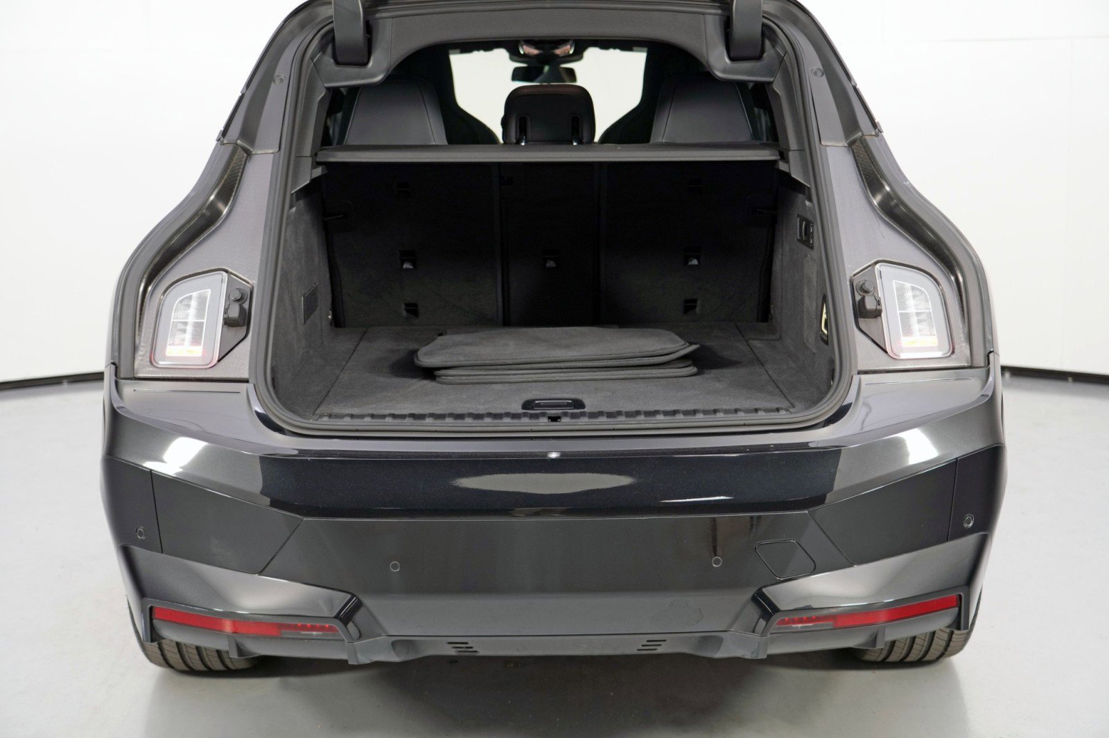 Used 2023 BMW iX M60 w/ Executive Package image 9