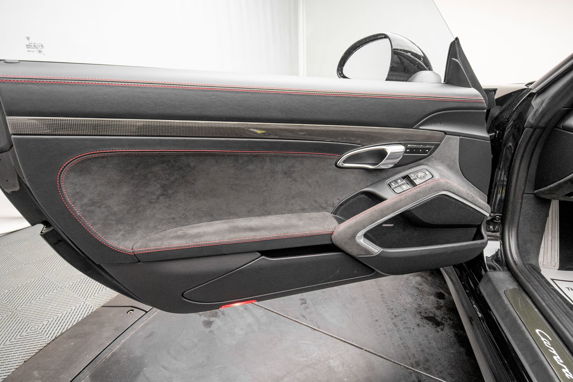 Used 2015 Porsche 911 Carrera 4 GTS image 35