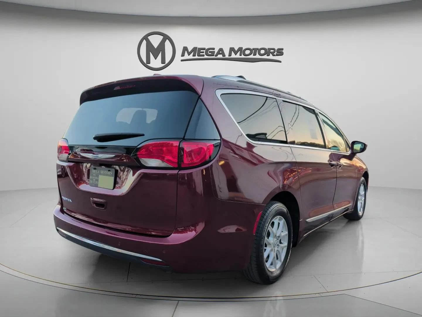 Used 2020 Chrysler Pacifica Touring-L FWD image 7