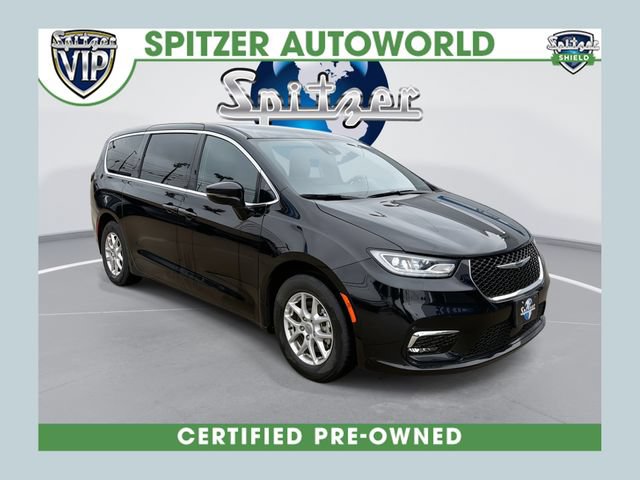 Used 2025 Chrysler Pacifica Select FWD image 1
