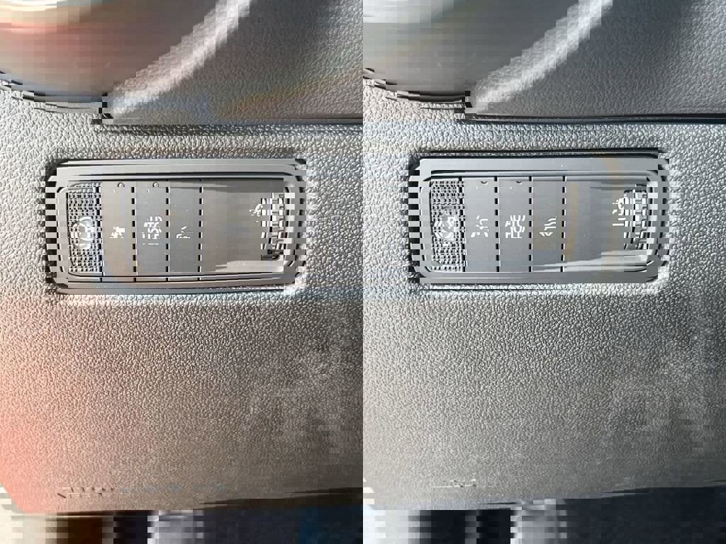 New 2025 Chevrolet Equinox EV RS image 23