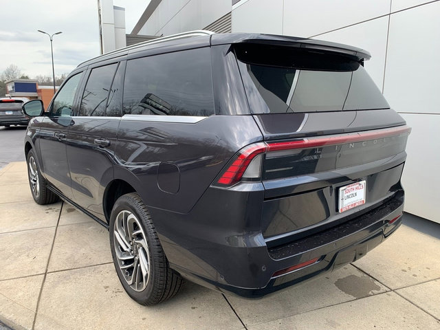 Certified 2025 Lincoln Navigator Reserve image 3