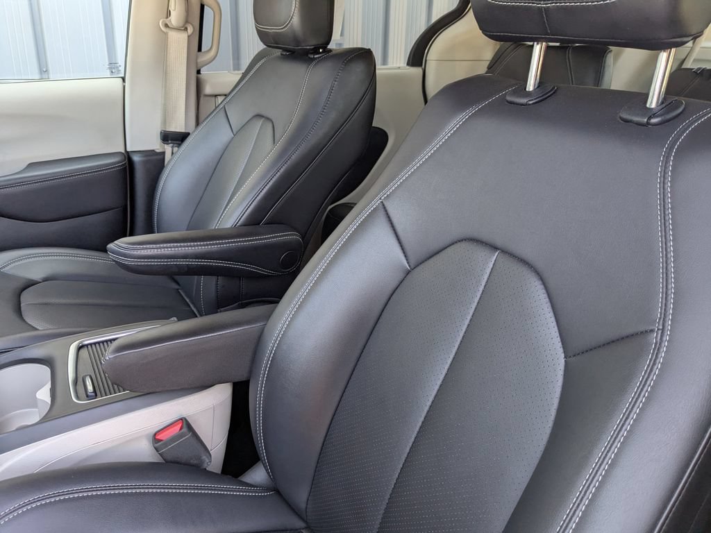 Used 2024 Chrysler Pacifica Touring-L FWD image 24