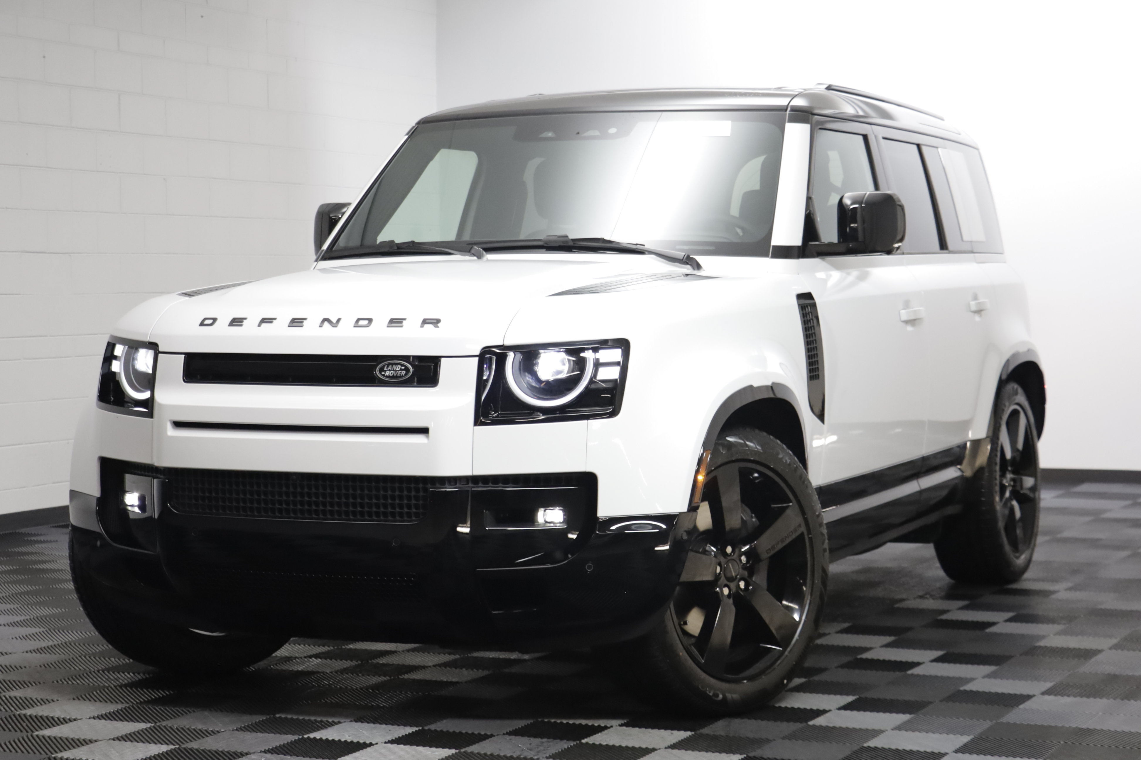 New 2026 Land Rover Defender 110 X-Dynamic SE AWD/4WD image 1
