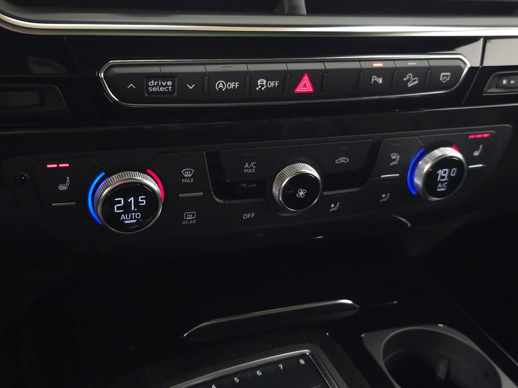 Used 2019 Audi Q7 3.0T Premium w/ Convenience Package AWD/4WD image 29
