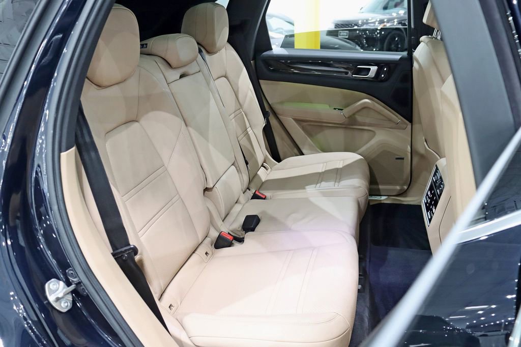 Used 2023 Porsche Cayenne image 29