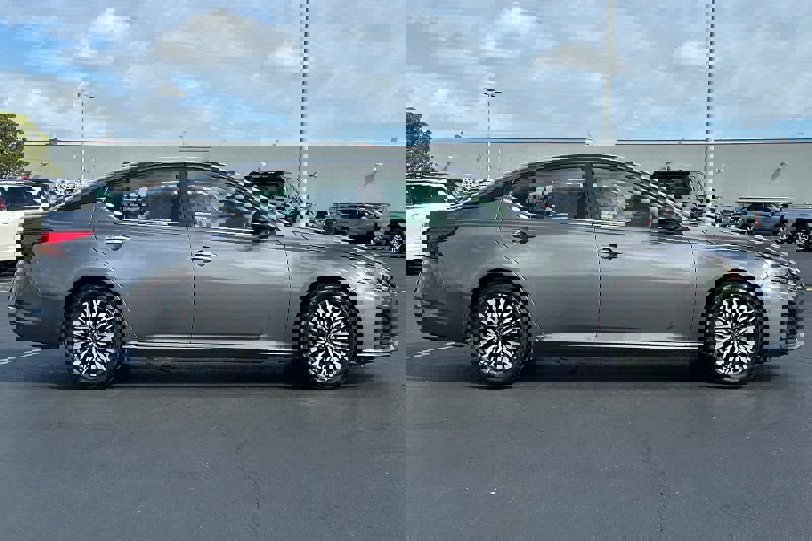 Used 2024 Nissan Altima 2.5 SV image 6