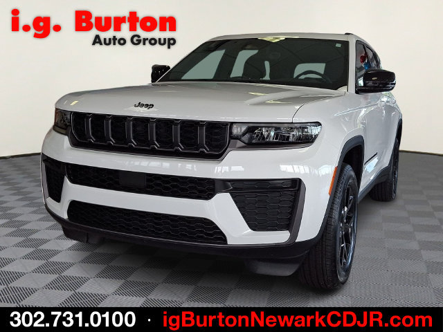 New 2026 Jeep Grand Cherokee Altitude AWD/4WD image 3