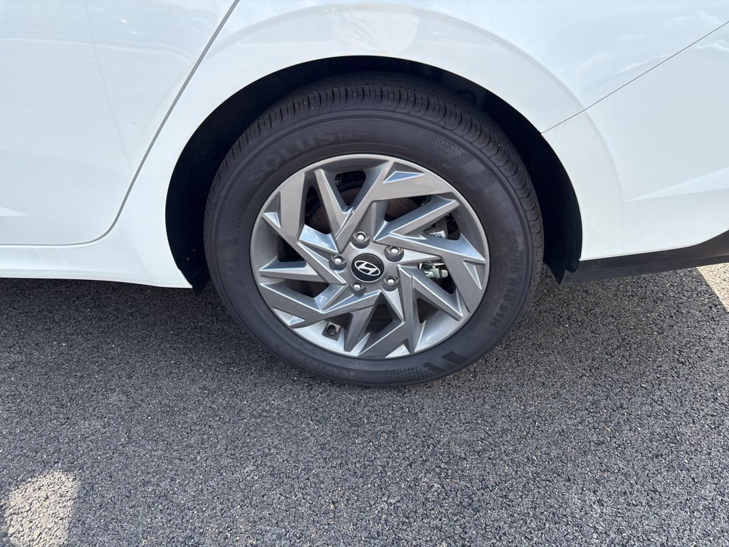 Used 2025 Hyundai Elantra Hybrid FWD image 11
