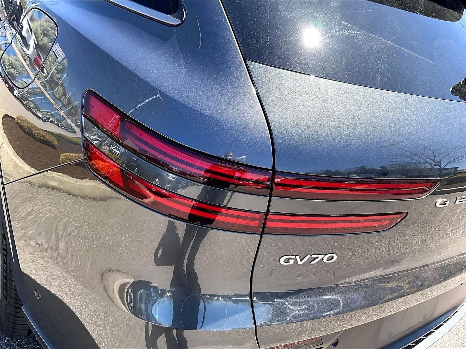 Used 2024 Genesis GV70 3.5T Sport w/ Sport Prestige Package AWD/4WD image 32