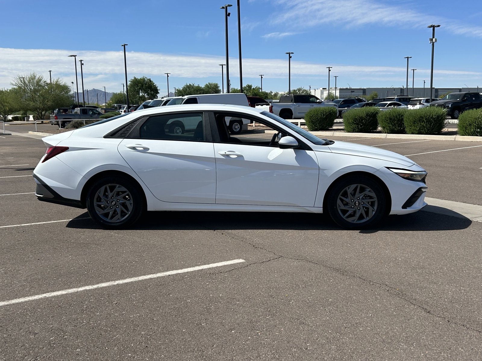 Used 2024 Hyundai Elantra SEL FWD image 6