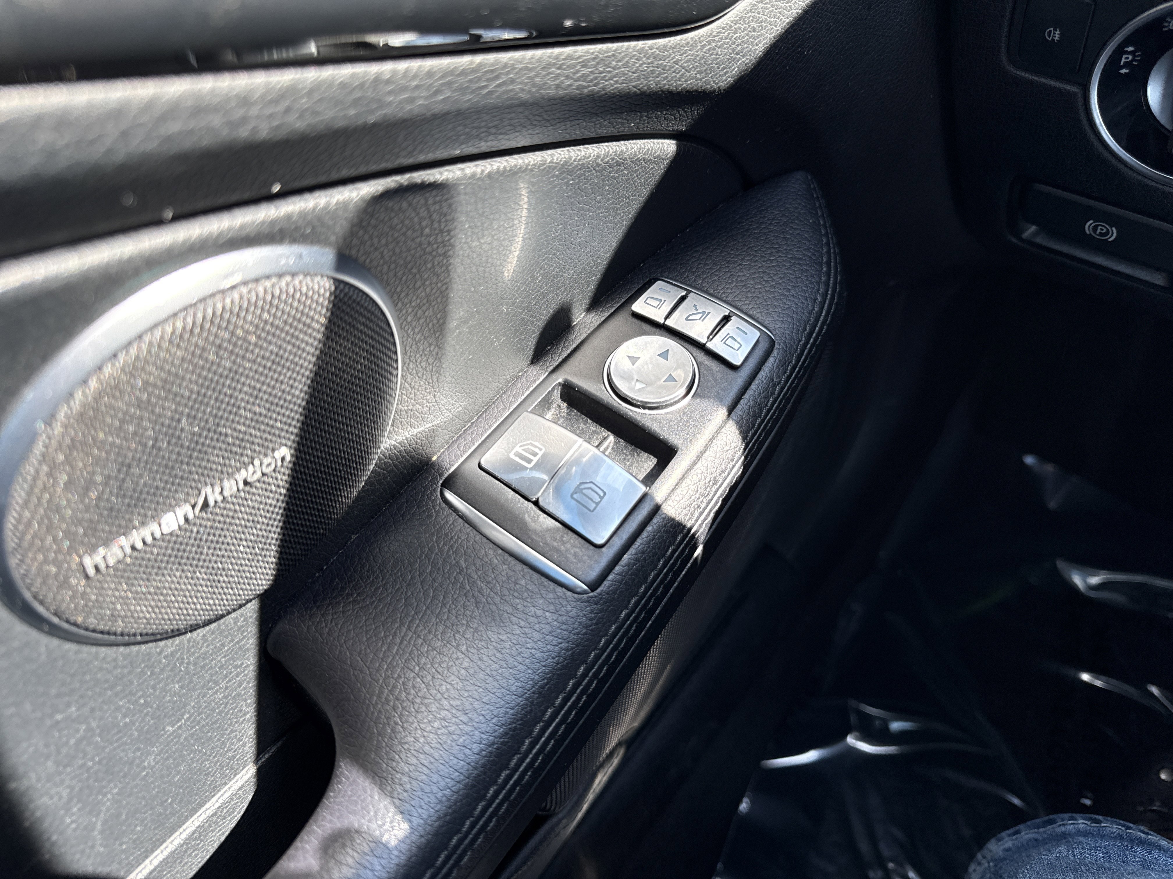 Used 2019 Mercedes-Benz SLC 300 w/ Premium Package image 26