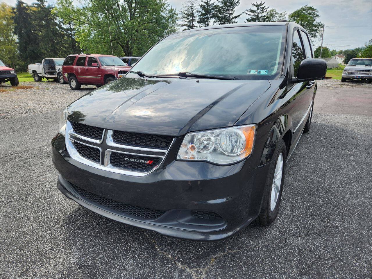 Used 2016 Dodge Grand Caravan SXT FWD image 2