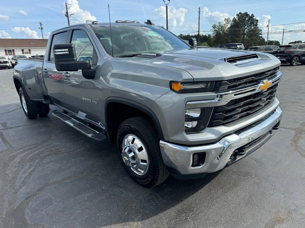 Used 2025 Chevrolet Silverado 3500 LT w/ Safety Package AWD/4WD image 14