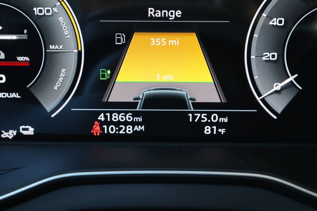 Used 2023 Audi Q5 e Premium w/ Convenience Package AWD/4WD image 3