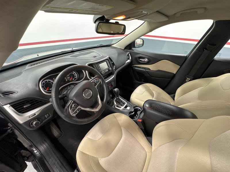 Used 2015 Jeep Cherokee Sport FWD image 11
