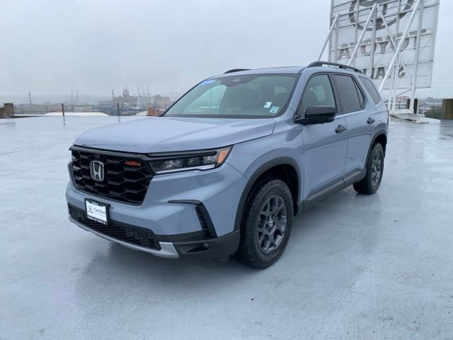 Certified 2025 Honda Pilot TrailSport image 8