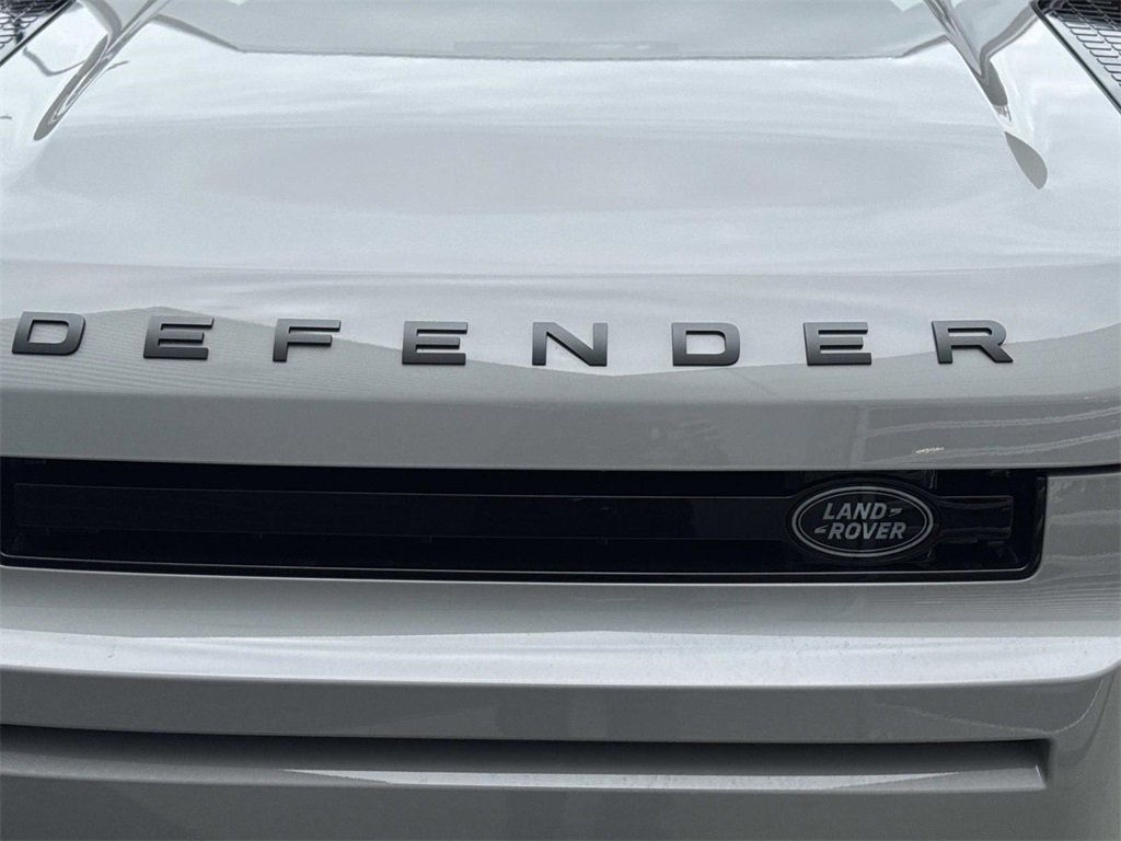 New 2026 Land Rover Defender 110 X-Dynamic SE image 10