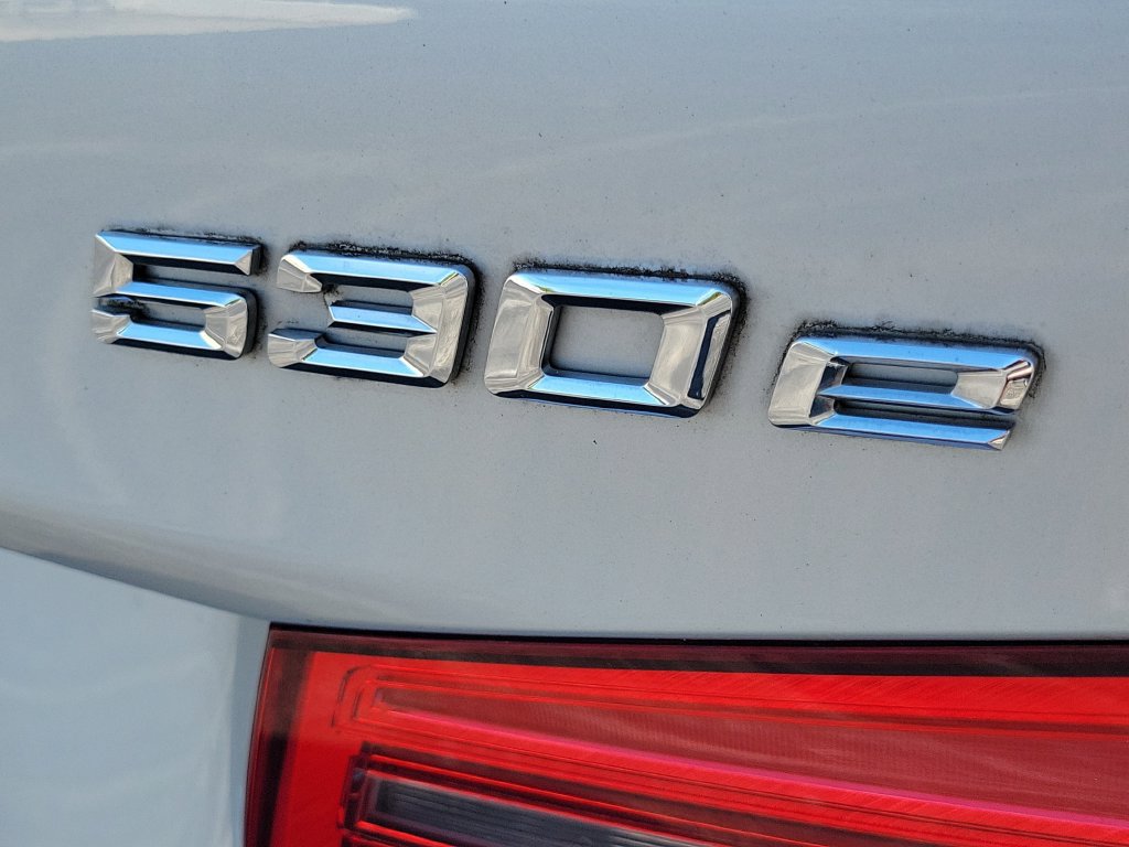 Used 2019 BMW 530e w/ Convenience Package RWD image 14