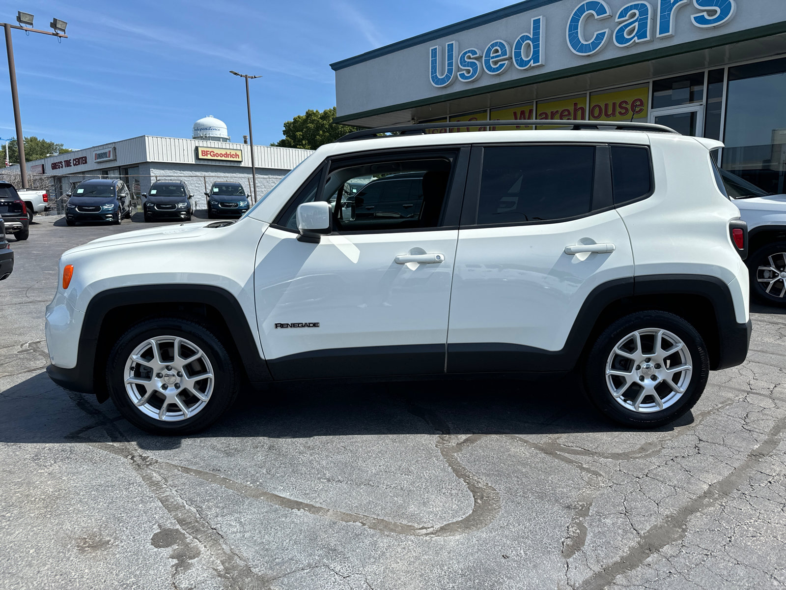 Used 2020 Jeep Renegade Latitude image 3