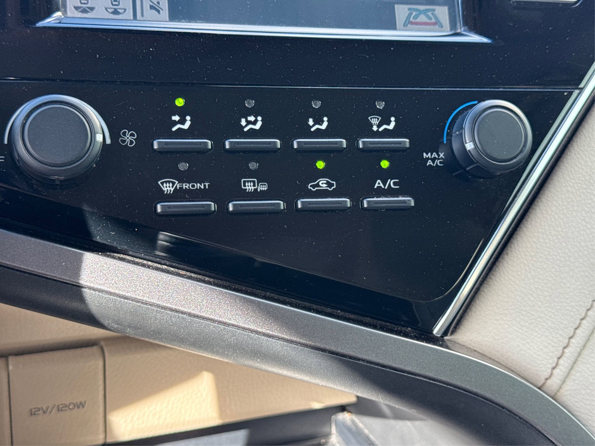 Used 2018 Toyota Camry LE image 30