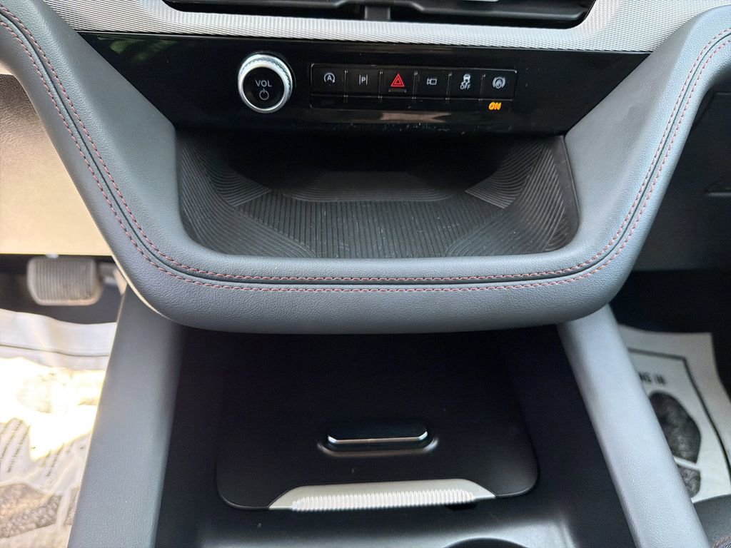 Used 2025 Ford Explorer Active AWD/4WD image 22