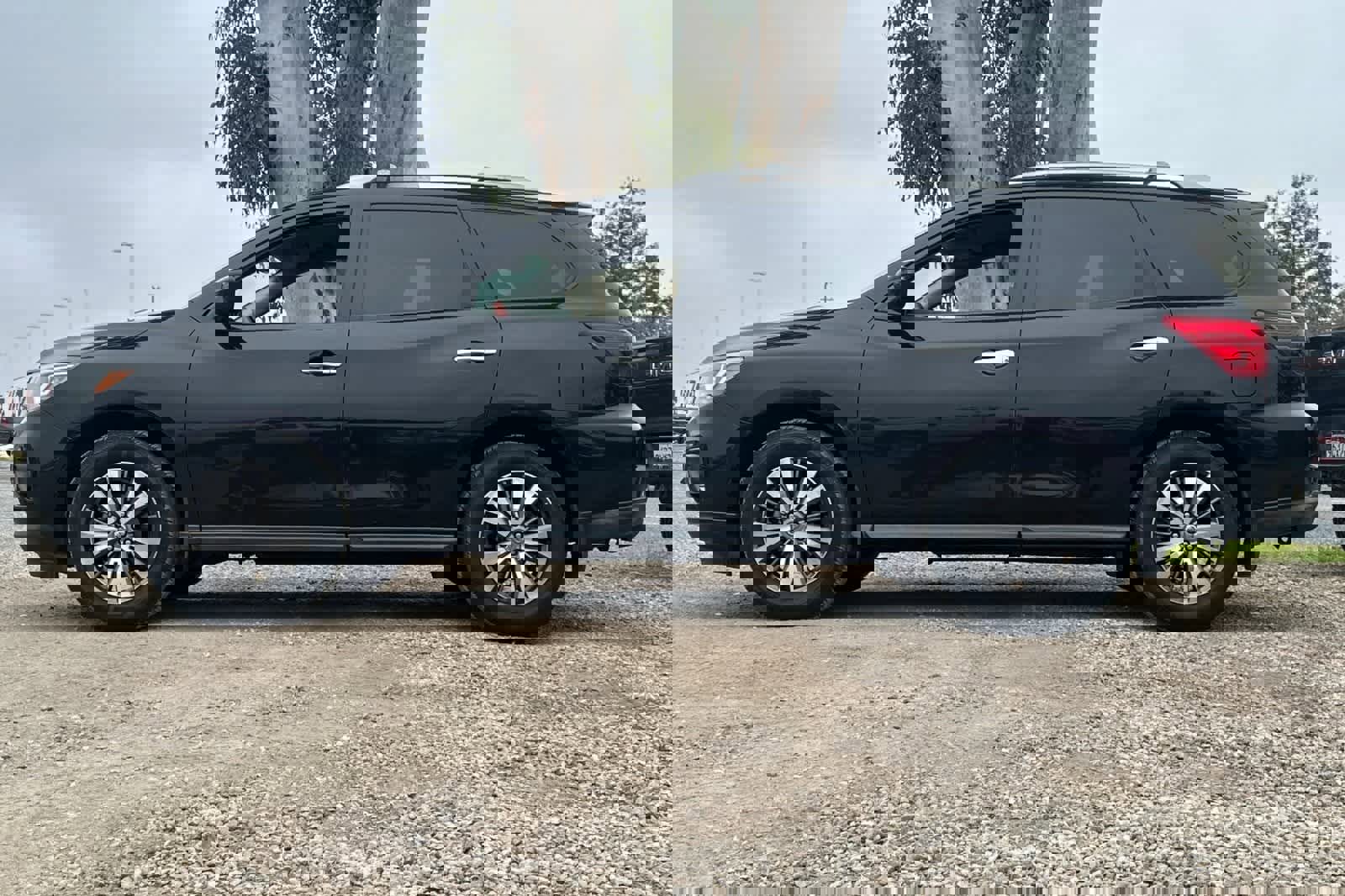 Used 2019 Nissan Pathfinder S image 6