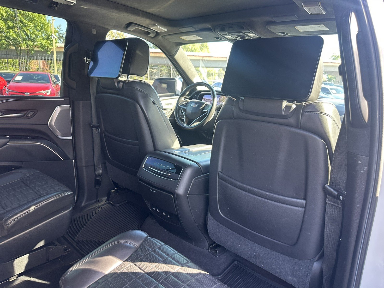 Used 2021 Cadillac Escalade Sport Platinum w/ LPO, ONYX Package AWD/4WD image 23