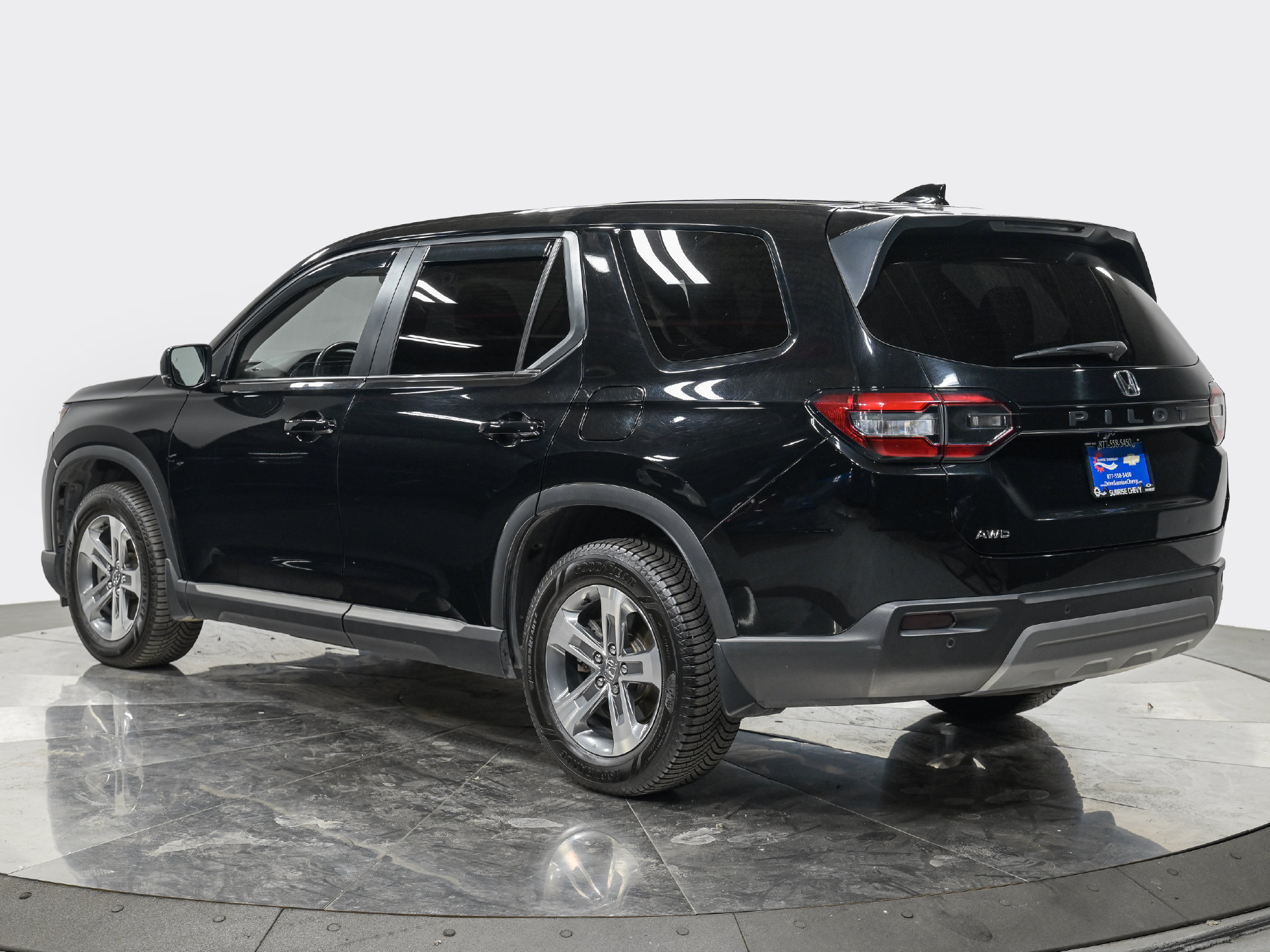 Used 2025 Honda Pilot EX-L image 4