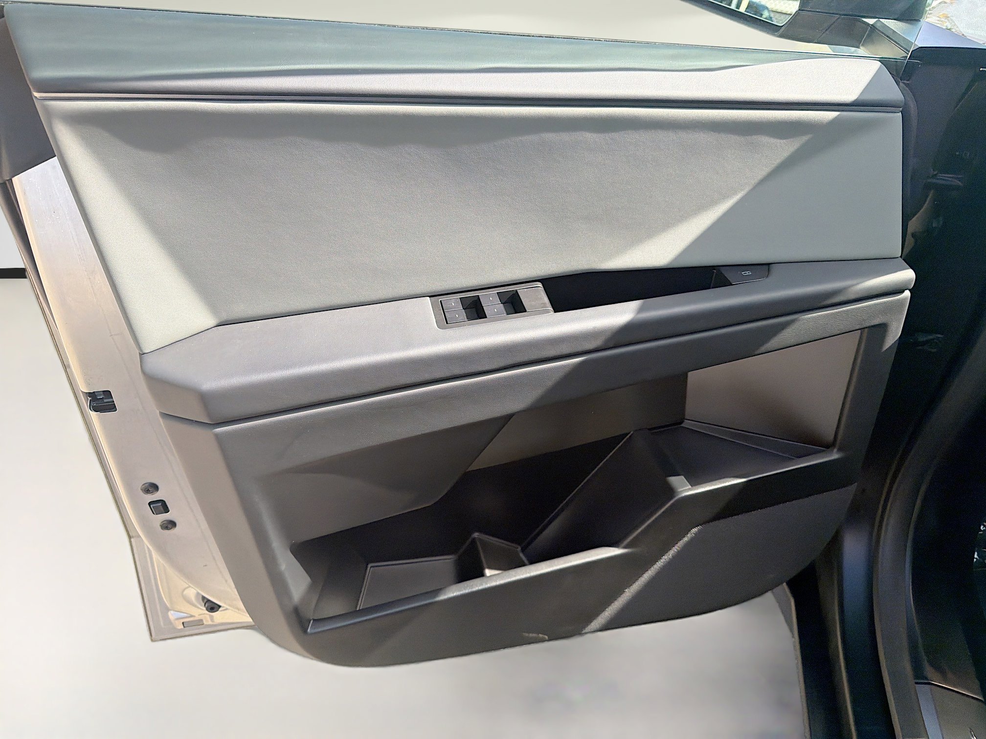 Used 2025 Tesla Cybertruck AWD Crew Cab image 17