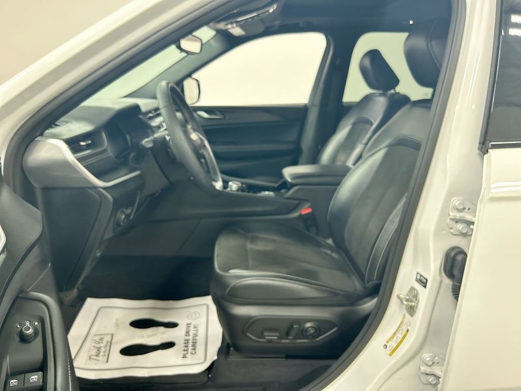 Certified 2023 Jeep Grand Cherokee Altitude image 9