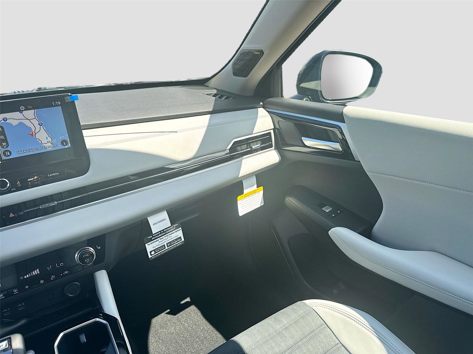 New 2025 Mitsubishi Outlander SE image 24