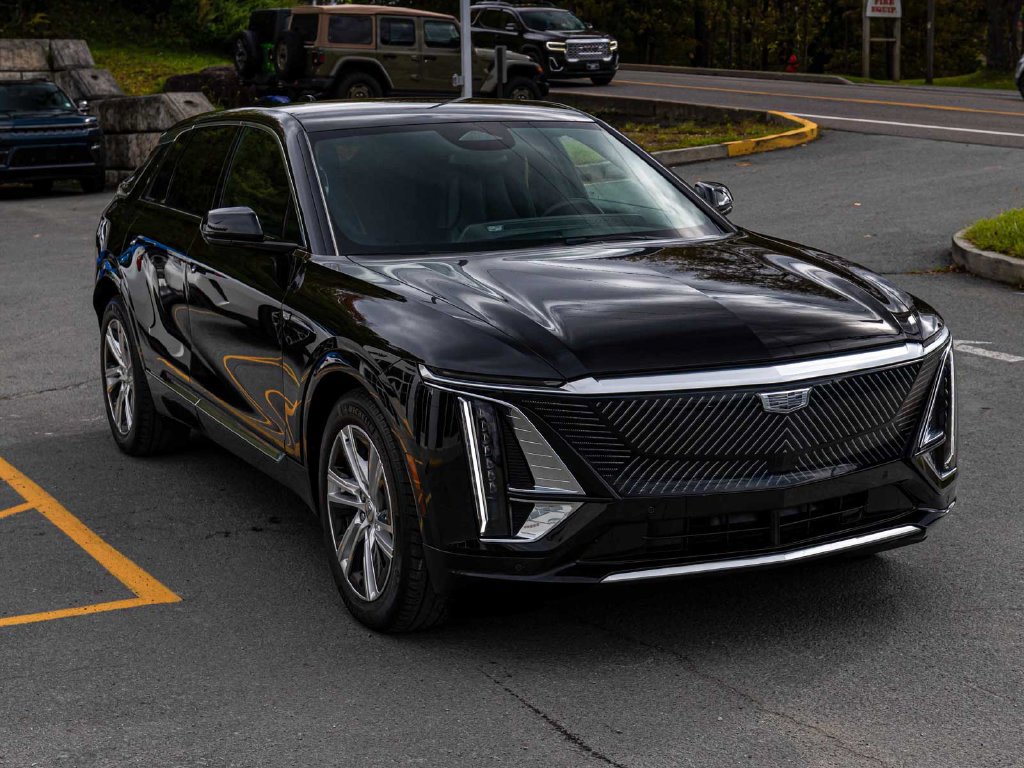 Used 2024 Cadillac Lyriq Tech AWD/4WD image 3