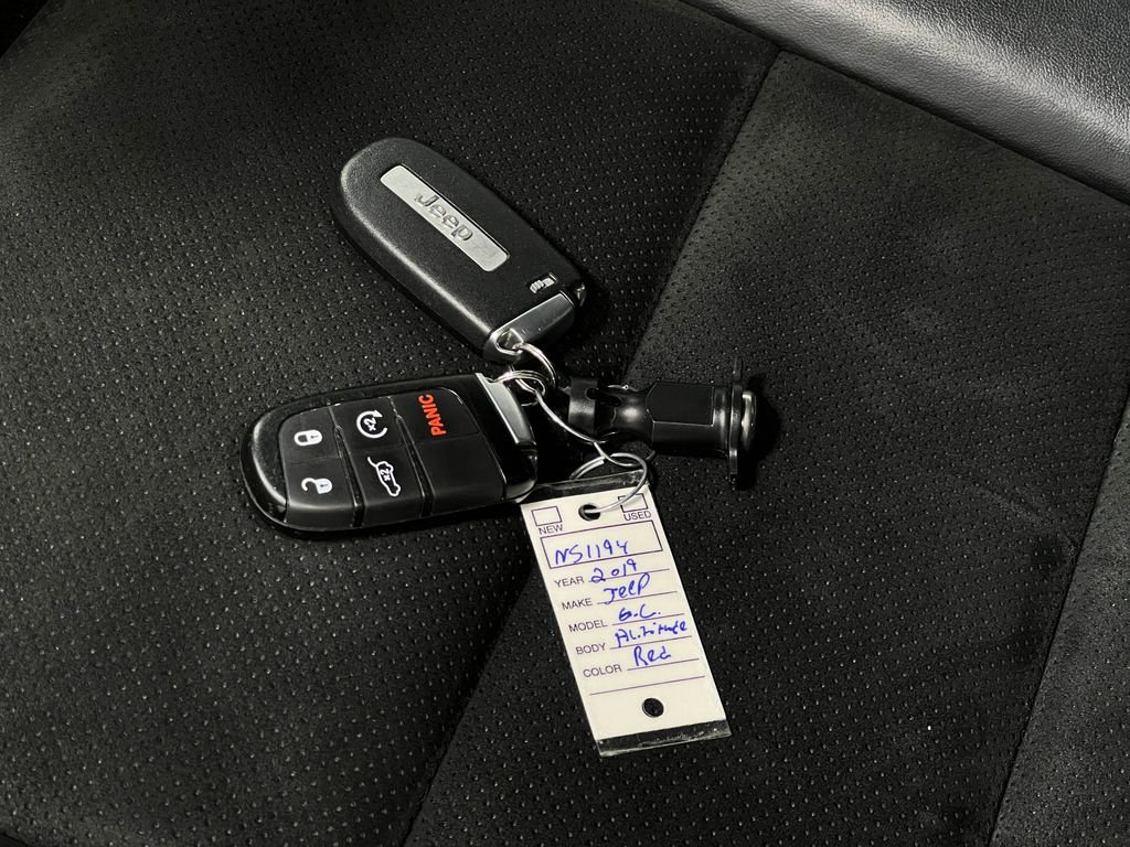 Used 2019 Jeep Grand Cherokee Altitude image 38