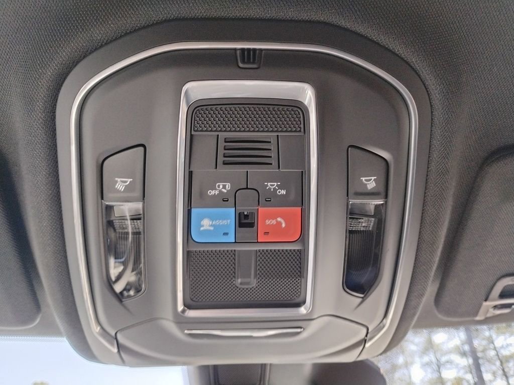 New 2025 Jeep Grand Cherokee Laredo w/ Trailer Tow Package image 38