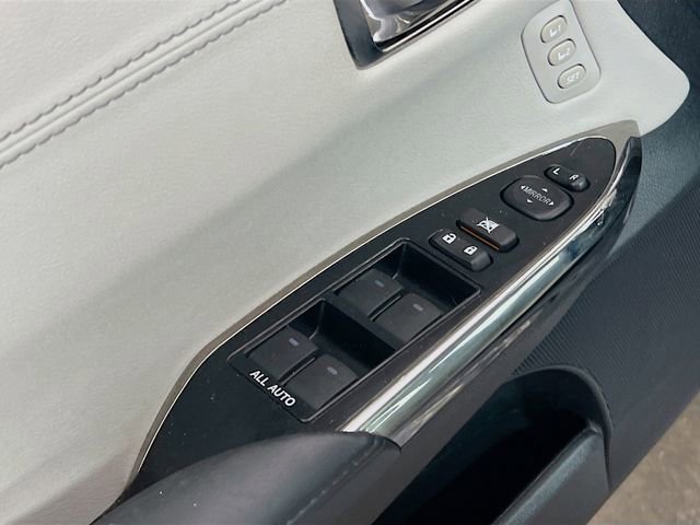 Used 2016 Toyota Avalon Limited w/ Toyota Safety Sense Package image 17