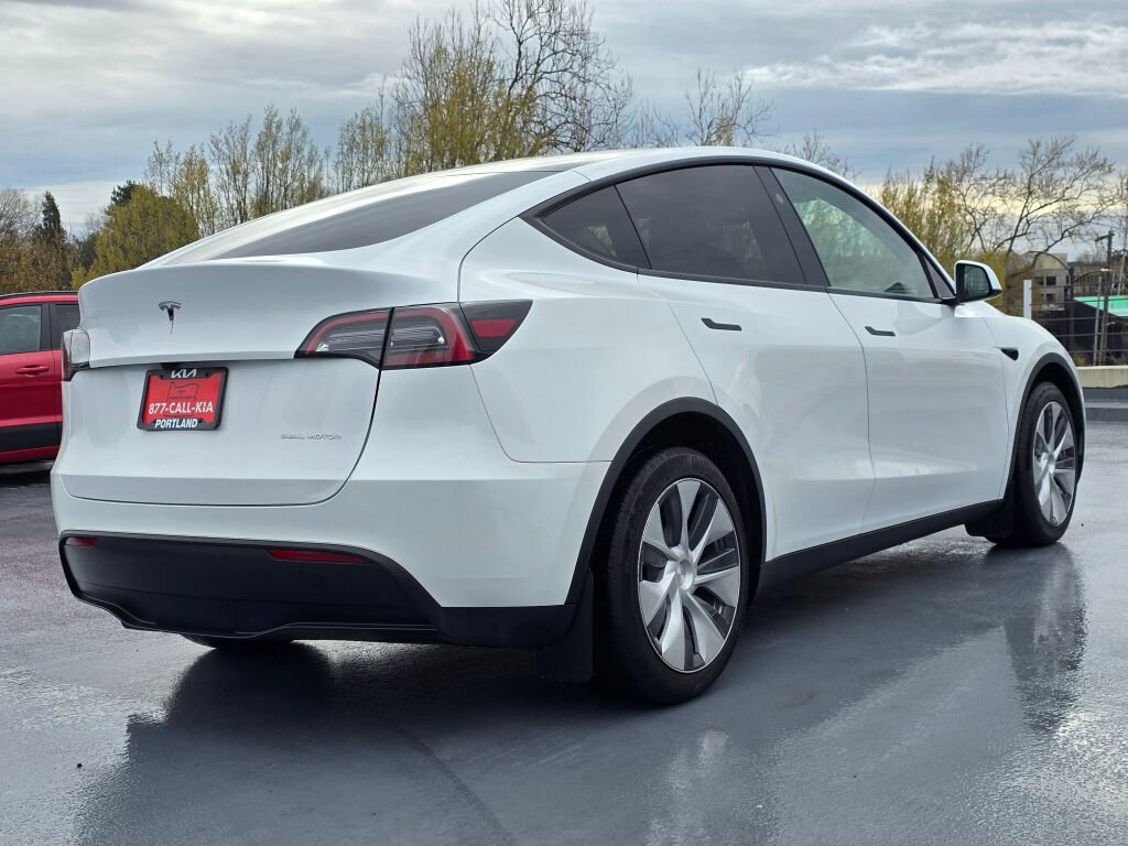 Used 2024 Tesla Model Y Long Range AWD/4WD image 3