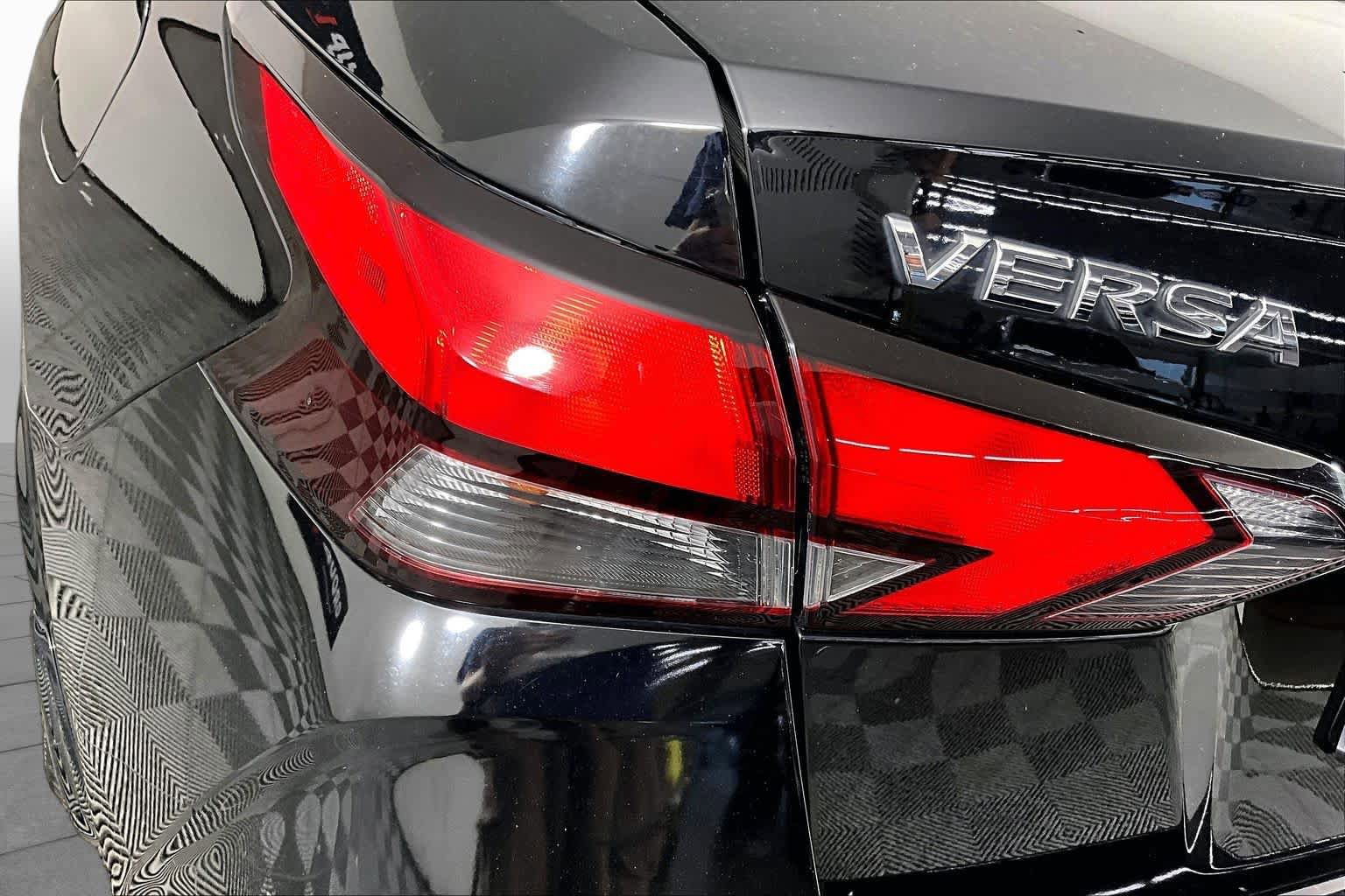 Used 2021 Nissan Versa SV FWD image 28