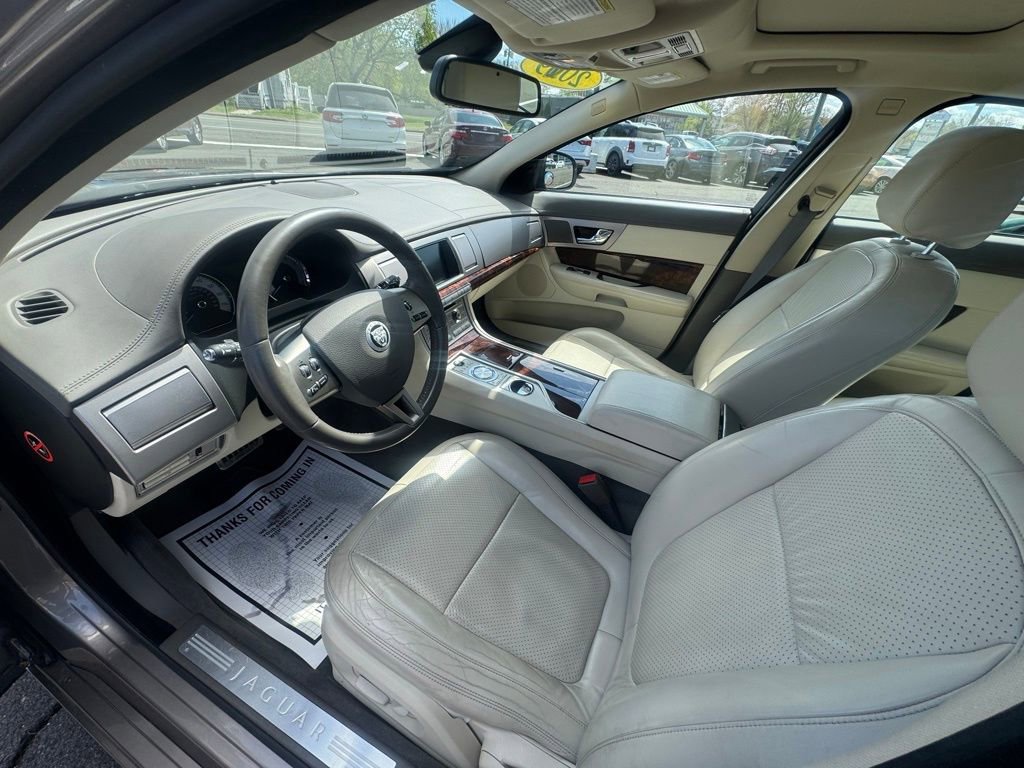 Used 2009 Jaguar XF Premium RWD image 31