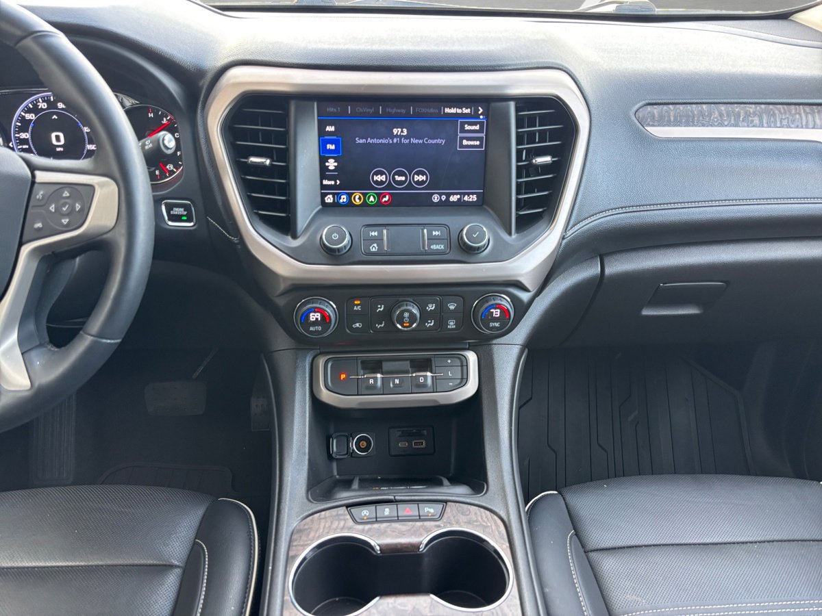 Used 2023 GMC Acadia Denali w/ Denali Ultimate Package image 3