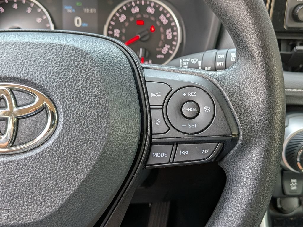 Used 2022 Toyota RAV4 XLE FWD image 23