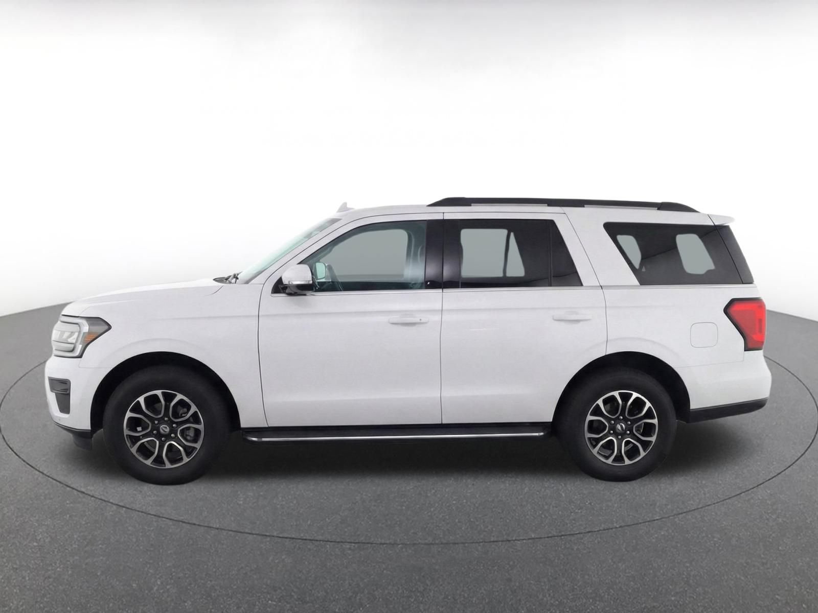 Used 2023 Ford Expedition XLT RWD image 4