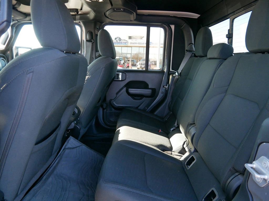 Used 2021 Jeep Gladiator Sport image 11