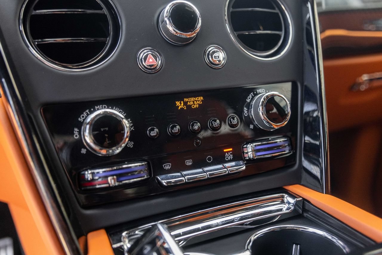 Certified 2025 Rolls-Royce Cullinan Black Badge w/ Leather Finishing Pack AWD/4WD image 29