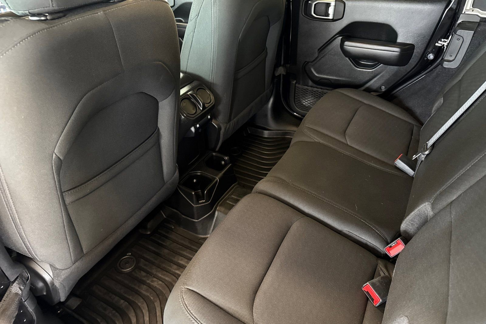 Used 2020 Jeep Wrangler Unlimited Sport image 11