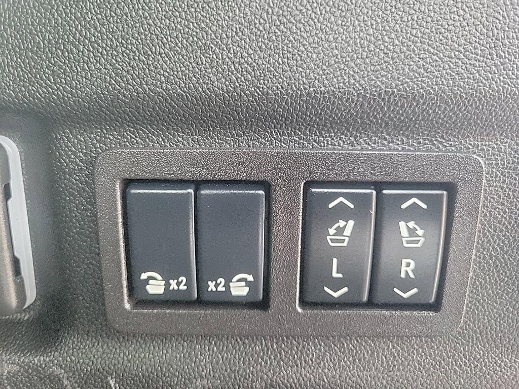 Used 2024 Chevrolet Suburban Z71 w/ Luxury Package image 36