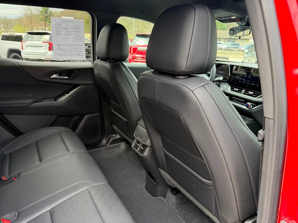 Used 2026 Chevrolet Equinox LT w/ Convenience Package II image 17