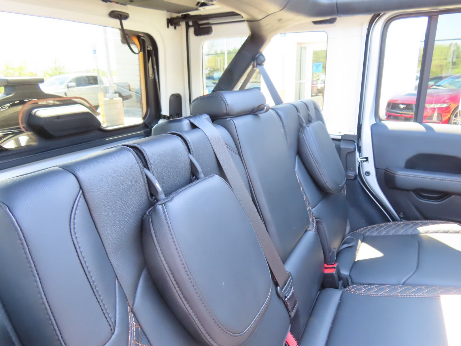 Used 2023 Jeep Wrangler Unlimited Sahara AWD/4WD image 34