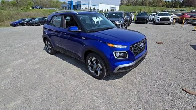 Used 2025 Hyundai Venue Limited FWD image 8